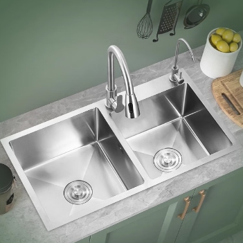 双槽不锈钢水槽，展示正面外观