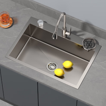 枪灰色不锈钢水槽，展示正面外观